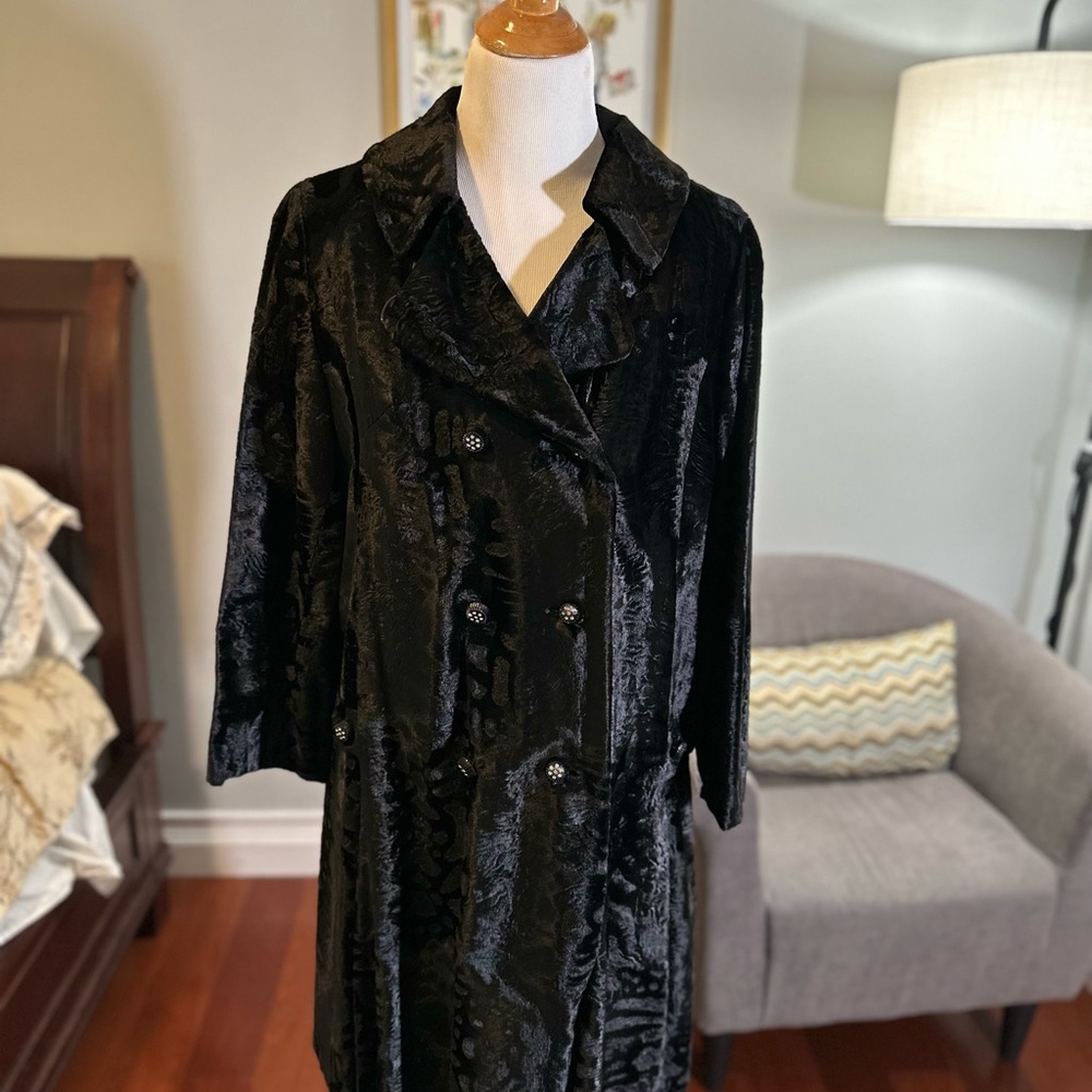 Vintage Borella Black Crushed Velvet & Fur Jacket Coat with 3/4 Sleeves. Size M